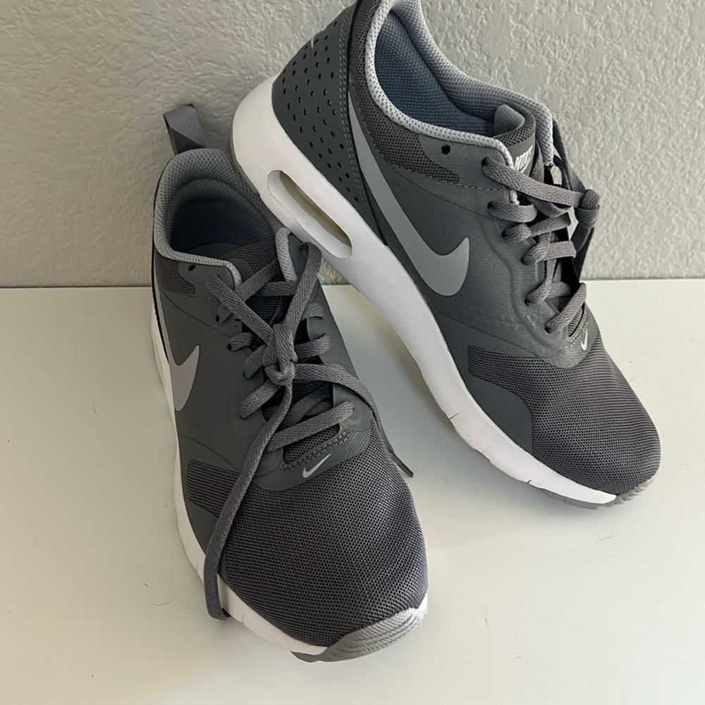 Nike air new grey 5.5y new no box